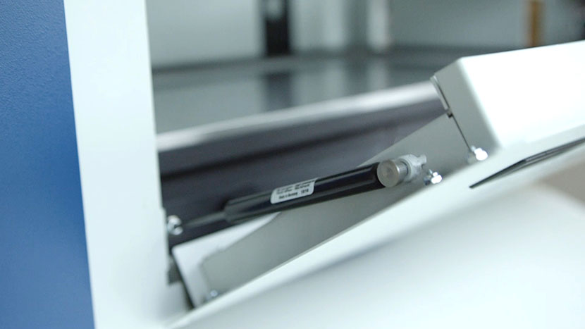 The drop-down door features smooth hydraulic pistons. Close-up of the drop-down door pistons.