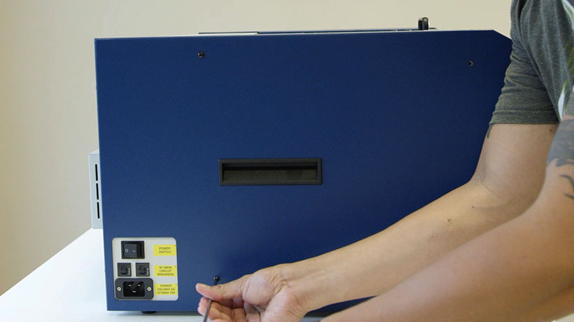 Remove the screws on the left panel's main face Removing the screws on the left panel's main face