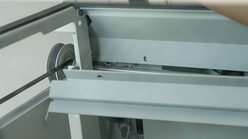 Remove the bottom panel Removing the bottom panel