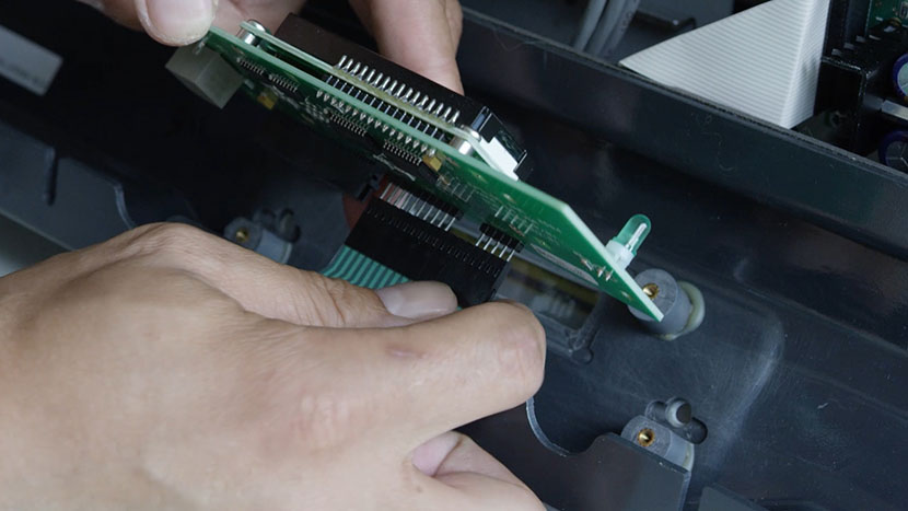 Plug the keypad into the PCB Plugging the keypad into the PCB