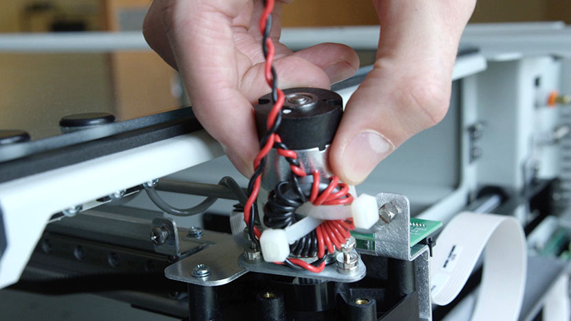 Remove the motor. Removing the X-Motor.