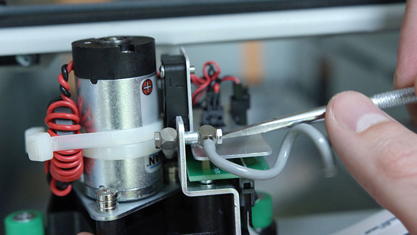 Reconnect the Air Assist Coil. Reconnecting the Air Assist Coil.