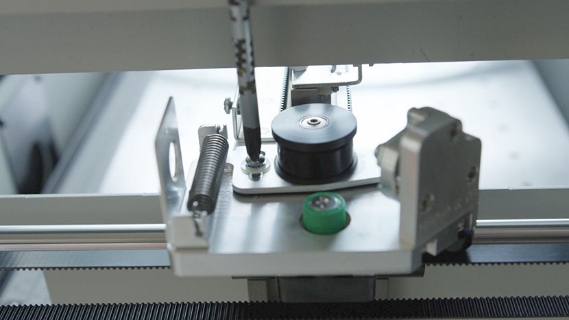 Tighten the screw once the spring has pulled the belt taut. Tightening the screw that holds the pulley sliding plate in place.