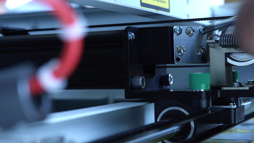 Screw the mirror back into the housing at the end of the x-axis. Screwing the mirror back into place.