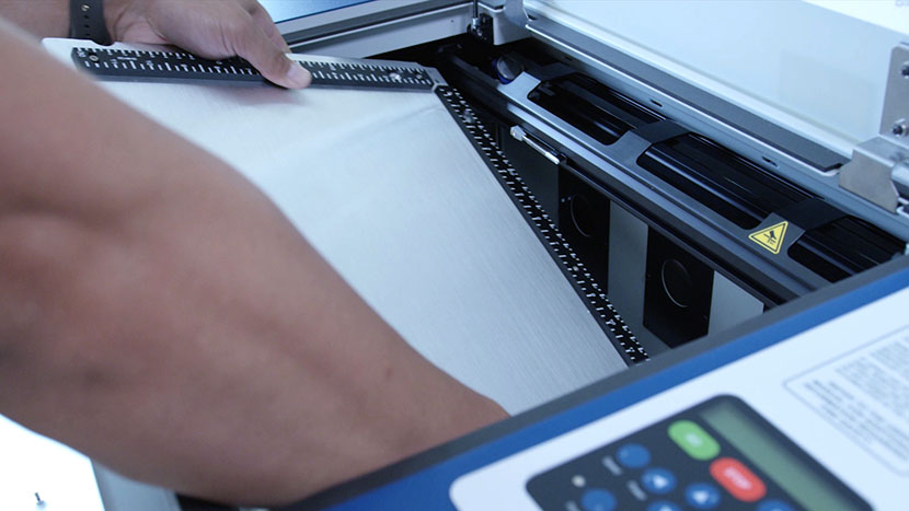 Put the engraving table back in the machine. Putting the engraving table back into the machine.