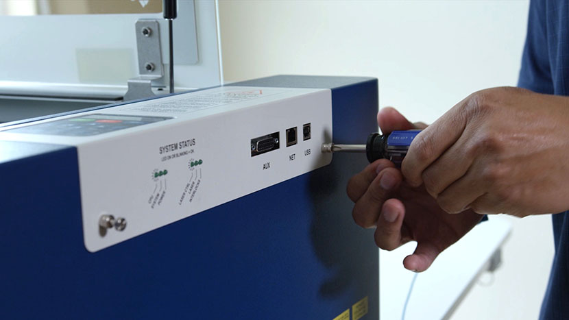 Loosen the display panel screws. Loosening the display panel captive screws.