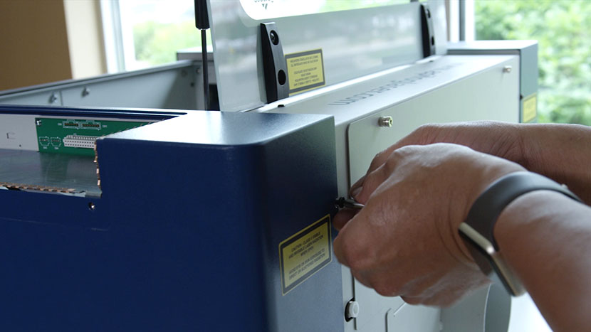 Remove the right side panel's back screw. Removing the right side panel's back screw.