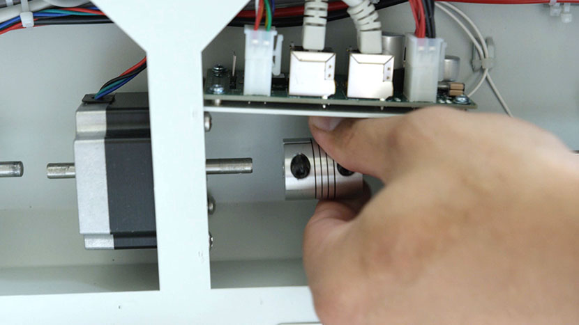 Slide the right drive coupler away from the Y-Motor. The right drive coupler slid to the right.